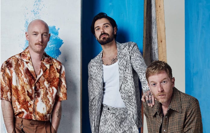 biffy_clyro_infinite_history_2020_2000-696x442-1.jpg