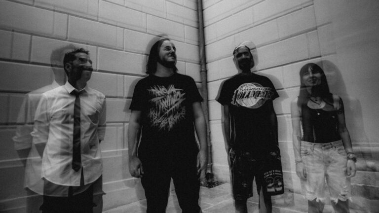 LEAHTAN sort son nouveau single "Phoenix"