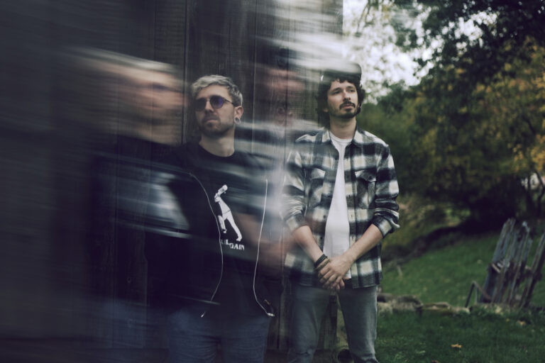 BETWEEN THE LAKES SORT SON EP