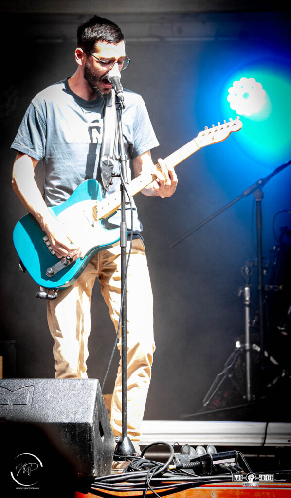 LEFT BANK / HEADS UP — Split en approche : le punk à cœur ouvert