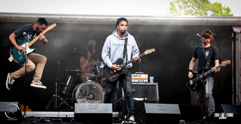 LEFT BANK / HEADS UP — Split en approche : le punk à cœur ouvert