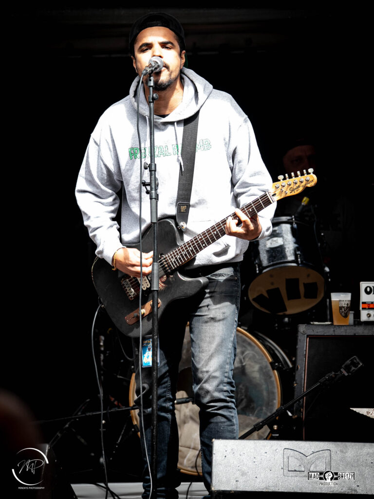 LEFT BANK / HEADS UP — Split en approche : le punk à cœur ouvert