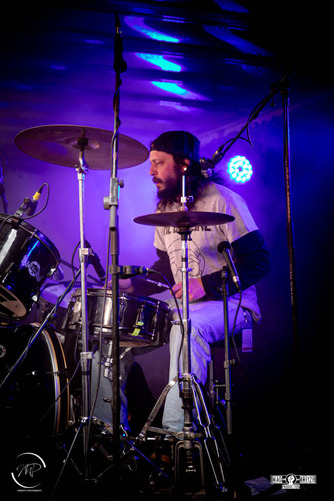 LEFT BANK / HEADS UP — Split en approche : le punk à cœur ouvert