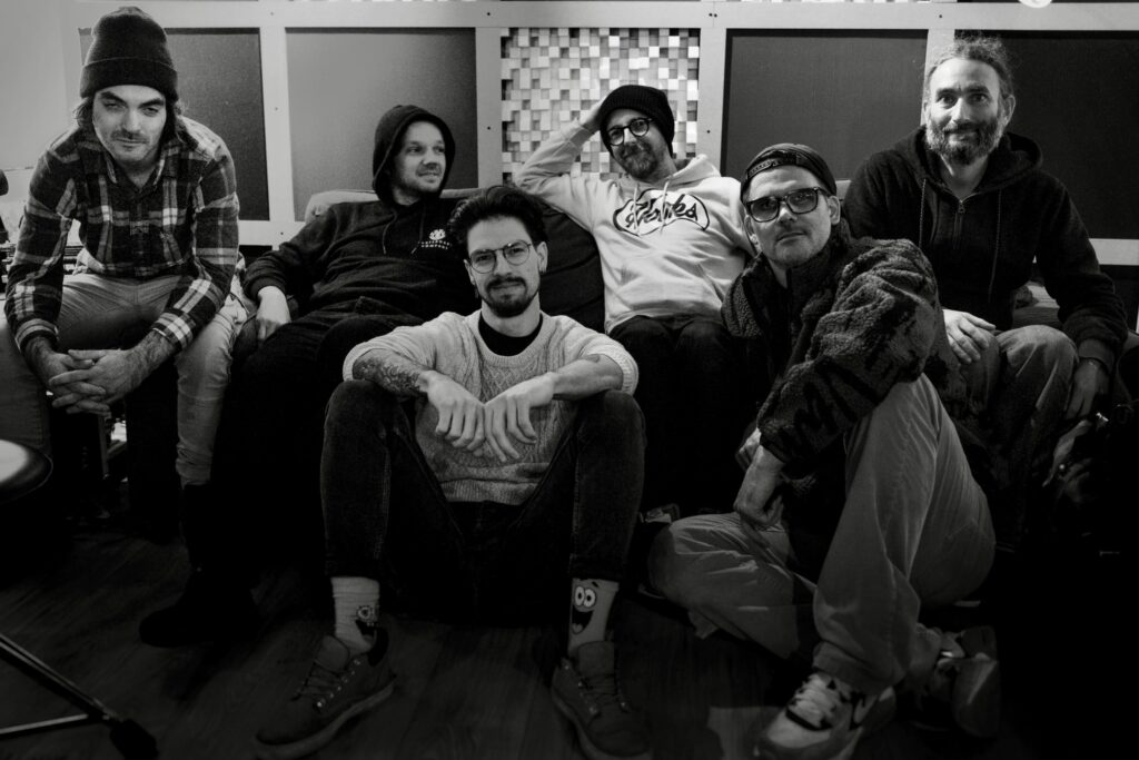 LEFT BANK / HEADS UP — Split en approche : le punk à cœur ouvert