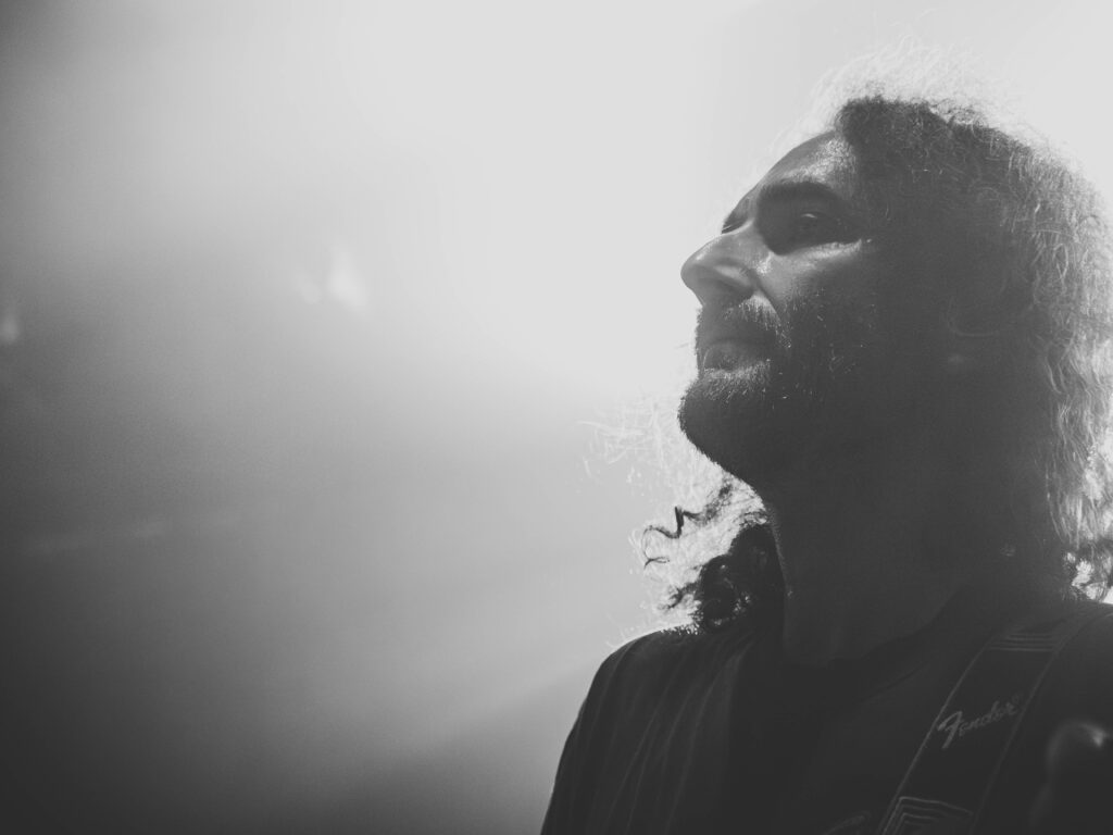 LEFT BANK / HEADS UP — Split en approche : le punk à cœur ouvert