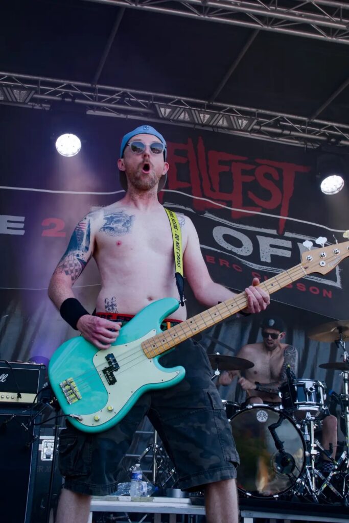 LEFT BANK / HEADS UP — Split en approche : le punk à cœur ouvert