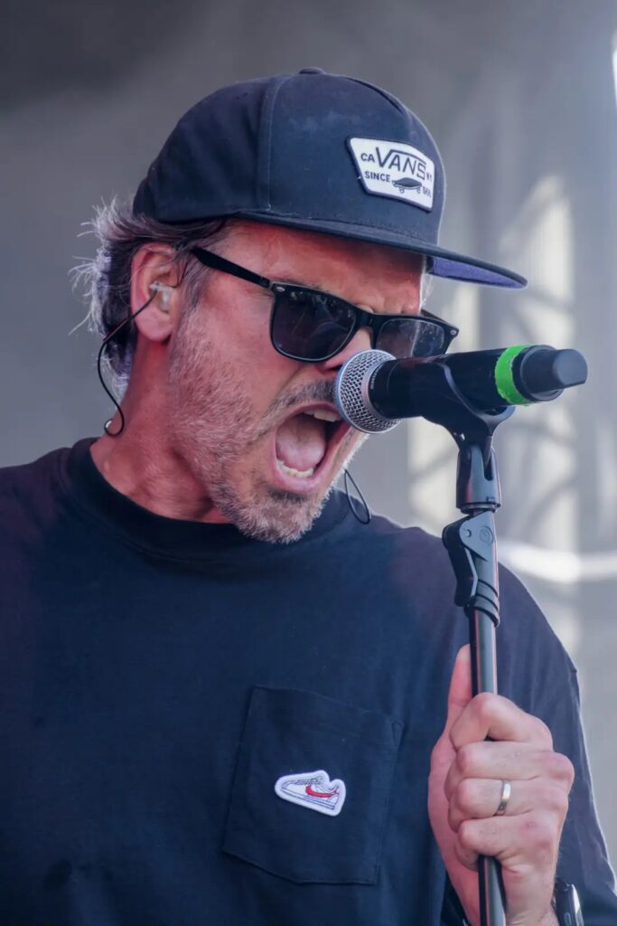 LEFT BANK / HEADS UP — Split en approche : le punk à cœur ouvert