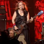 Jennifer Finch de L7 nous a quittés. Le grunge perd une de ses guerrières.